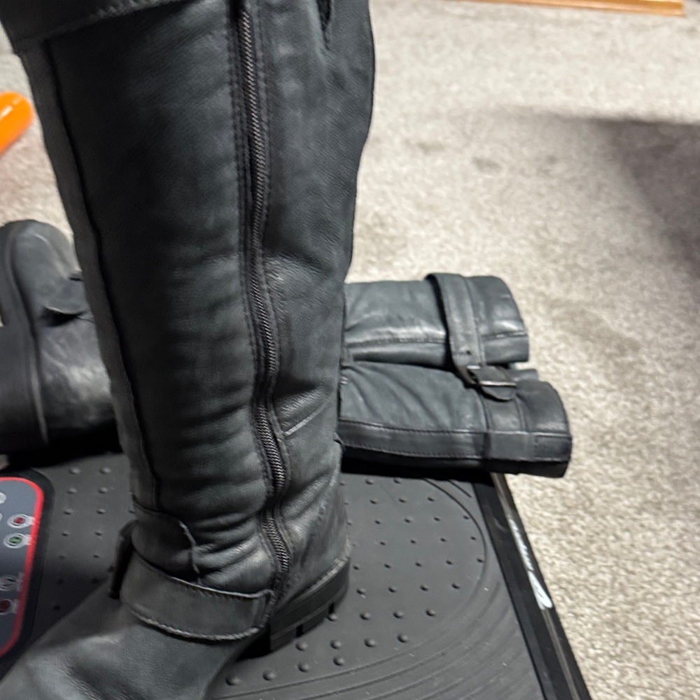 Women's Blue Buckle Heeled Boots - Picture 6 of 6